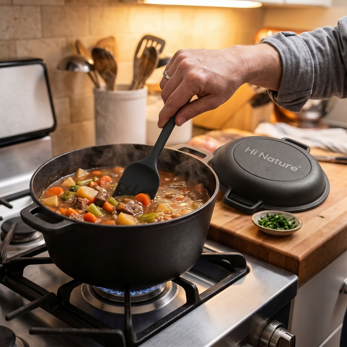 Hi Nature cast iron Dutch oven – grill lid used as skillet
